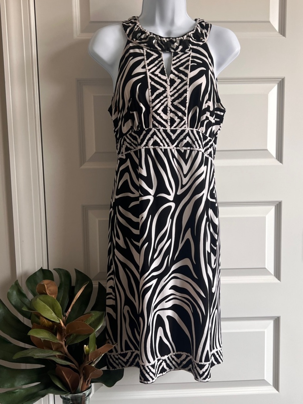 EN FOCUS STUDIO Cocktail Dress Embellishment Sz 6